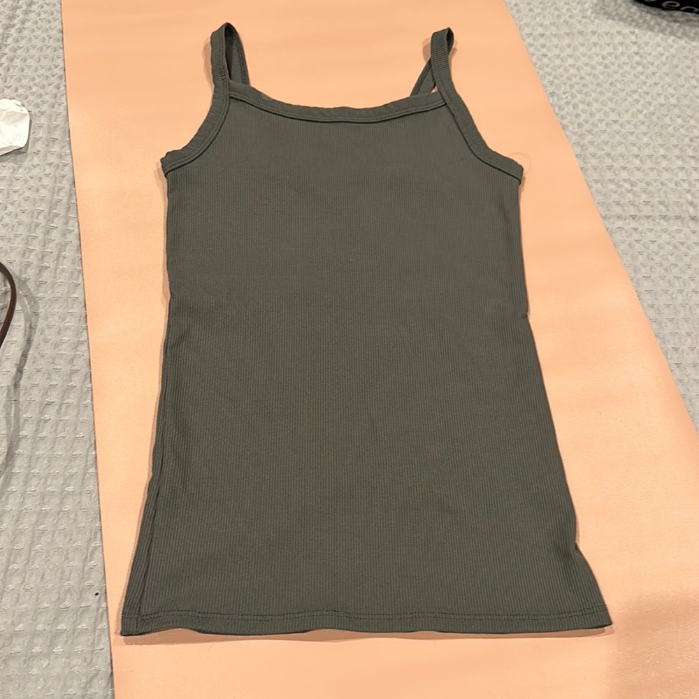 🌸buy 2 get 1 free XS long olive/camo green tank